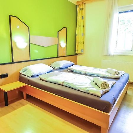 Private Double Bed Room With Bathroom Viena Exterior foto