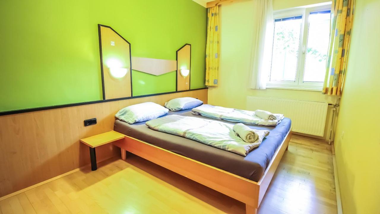 Private Double Bed Room With Bathroom Viena Exterior foto